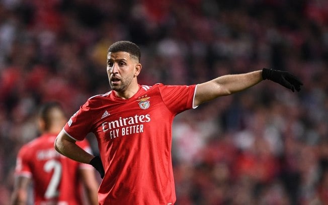Taarabt relembra passagem pelo Benfica e relação ruim com o técnico Rui Vitória
