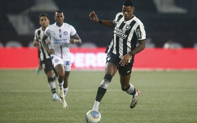 Júnior Santos marcou um gol invalidado pela arbitragem 