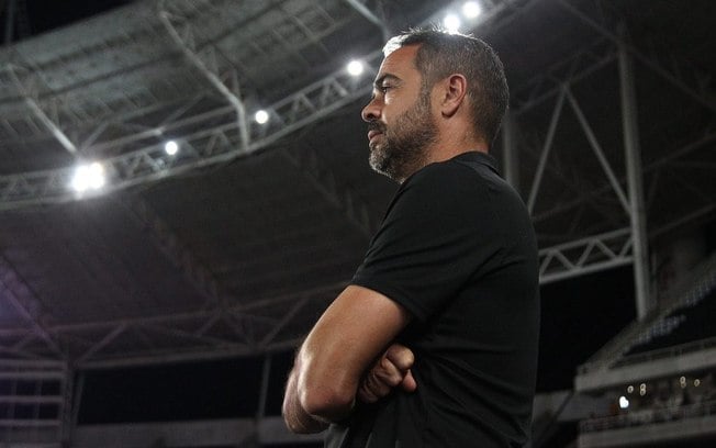 Artur Jorge assume o erro pela derrota do Botafogo: “Tenho eu que assumir essa responsabilidade”