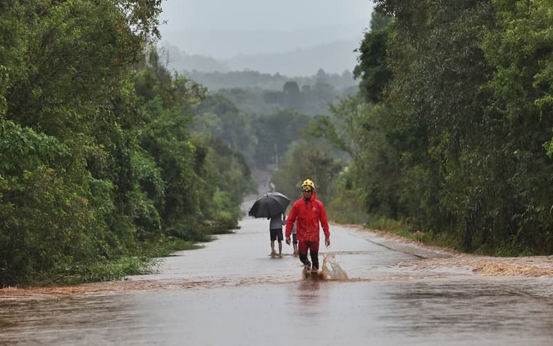Enchentes no RS: Agro é o setor mais afetado com prejuízos de R3 milhões