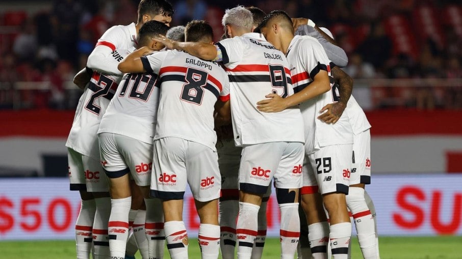 São Paulo visita o Vitória no Brasileirão; siga ao vivo São Paulo visita o Vitória no Brasileirão; siga ao vivo