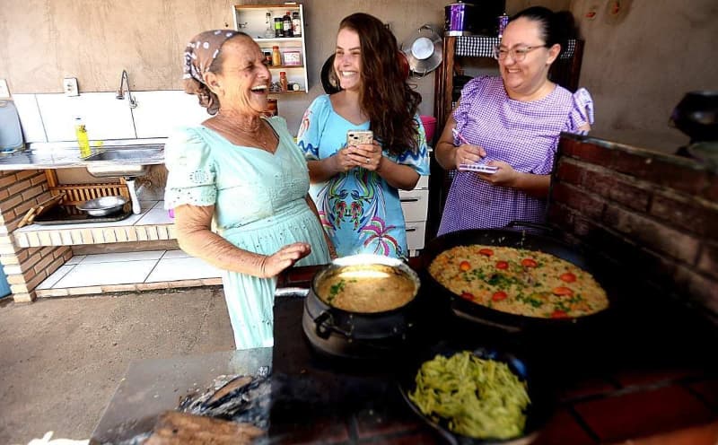 Tradição na roça: vovó conquista internautas ao mostrar receitas em fogão a lenha 2 Receitas no fogão de lenha