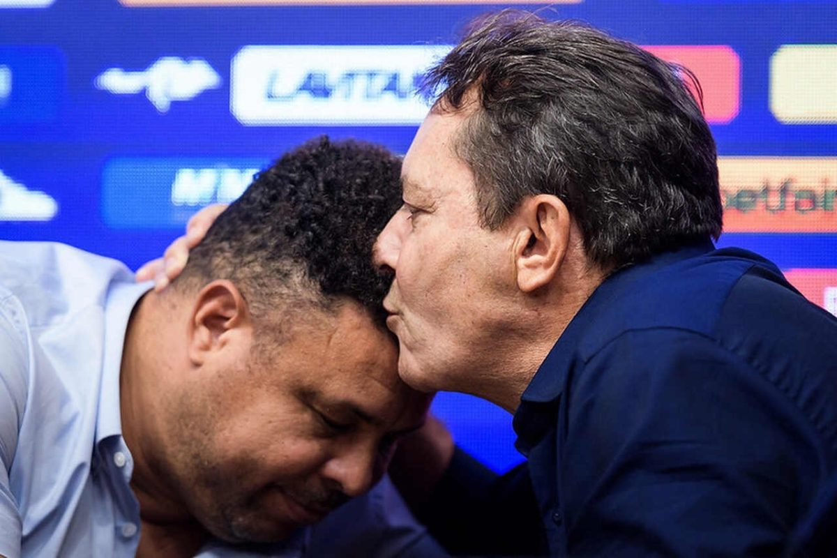 Foto: Gustavo Aleixo/Cruzeiro Ronaldo (à esquerda) vendeu suas ações e repassou o controle da SAF a Pedro Lourenço Foto: Gustavo Aleixo/Cruzeiro