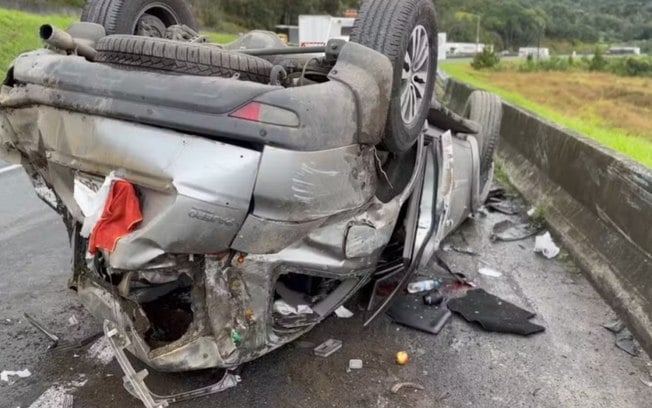 Ex-técnico da Seleção Brasileira, Dunga, e a esposa ficam feridos em acidente de carro