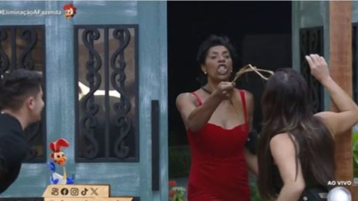 Reprodução/Record TV A Fazenda 15: voltando da roça, Márcia Fu dispara: