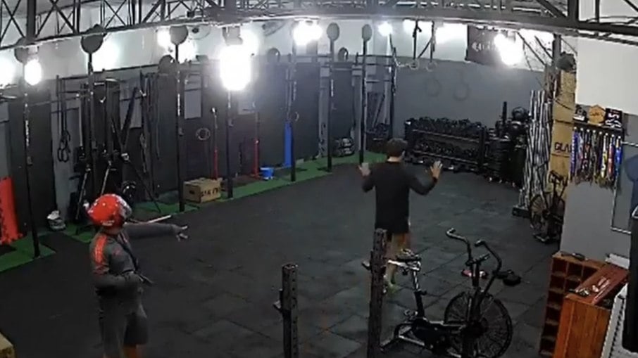 Homem foi rendido dentro de box de crossfit no Rio de Janeiro