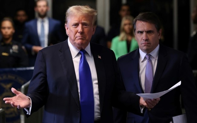 Promotor de Manhattan diz que imunidade presidencial não se aplica em condenação de Donald Trump por compra do silêncio de ex-atriz pornô Promotor de Manhattan diz que imunidade presidencial não se aplica em condenação de Donald Trump por compra do silêncio de ex-atriz pornô