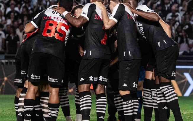 Elenco do Vasco viaja para Goiânia, onde enfrenta o Atlético-GO Elenco do Vasco viaja para Goiânia, onde enfrenta o Atlético-GO