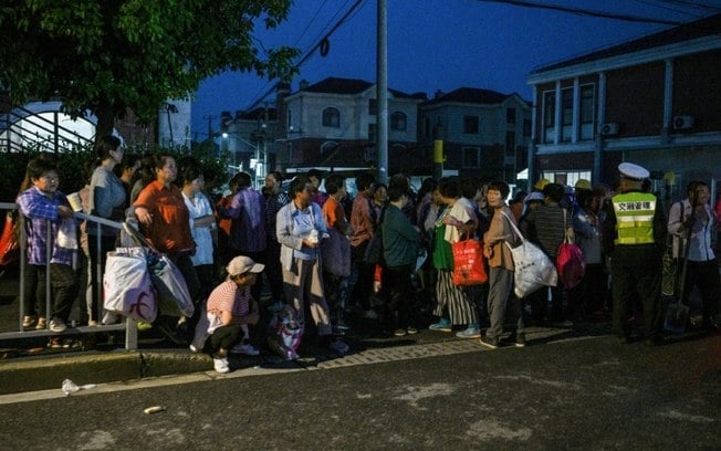 Pessoas buscam emprego em Xangai no dia 11 de julho de 2024 Pessoas buscam emprego em Xangai no dia 11 de julho de 2024
