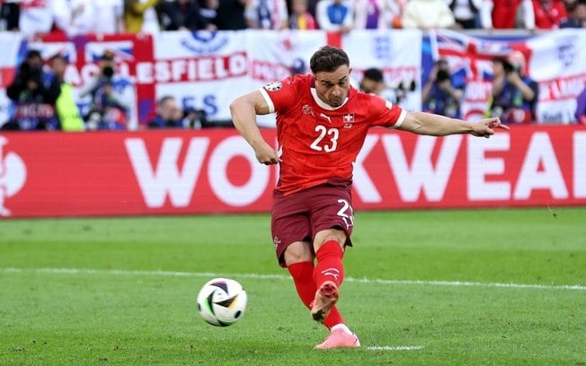 Terceiro maior artilheiro da Suíça, Xherdan Shaqiri anuncia sua aposentaria da seleção Terceiro maior artilheiro da Suíça, Xherdan Shaqiri anuncia sua aposentaria da seleção