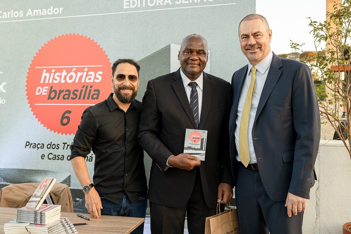 João Carlos Amador, Embaixador de Trindad e Tobaho H. E. Gerard P. W. Greene e José Aparecido Freire