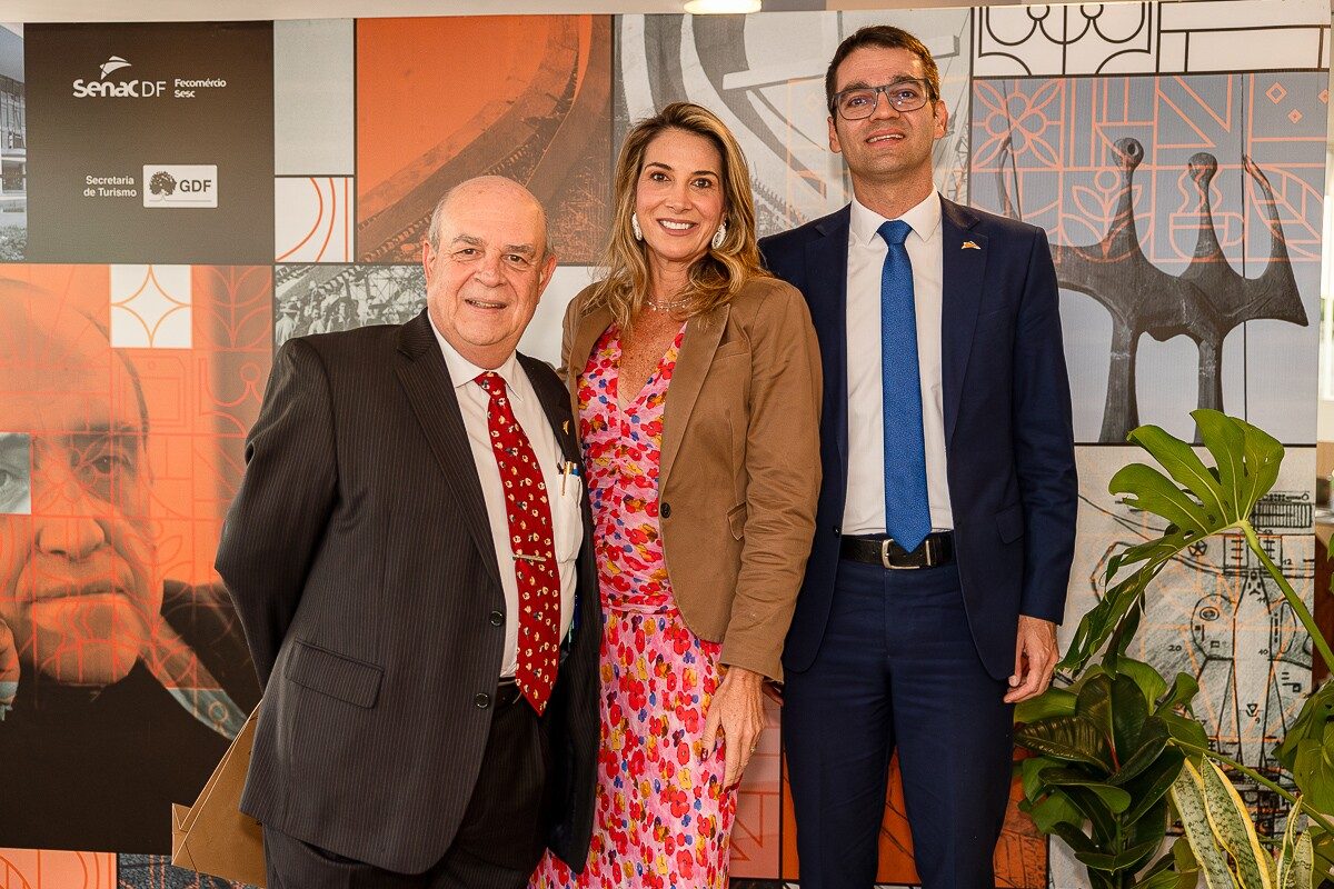 Luís Bermudes, Caetana Franarin (chefe de gabinete da Fecomercio) e Vitor Corrêa (diretor regional do Sesc)