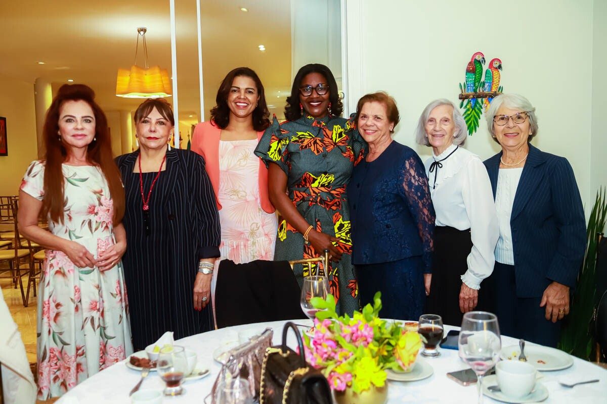 Marta Lígia, Edna Batista, Tathny Monteiro, Julie-Pascale Moudoute-Bel, Carminha Antoni, Gertrudes Mathias e Marli Viana