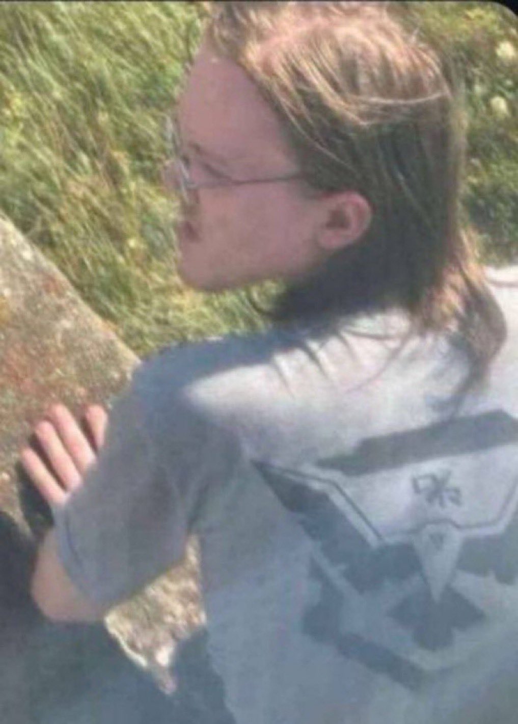 x Trump é baleado em comício por jovem de 20 anos, posteriormente morto pelo Serviço Secreto x