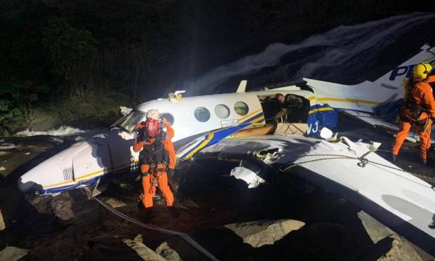 Corpo de Bombeiros Militar de Minas Gerais (CBMMG) Bombeiros trabalham no resgate após avião alugado pela cantora Marília Mendonça cair na zona rural de Piedade de Caratinga (MG) Corpo de Bombeiros Militar de Minas Gerais (CBMMG)
