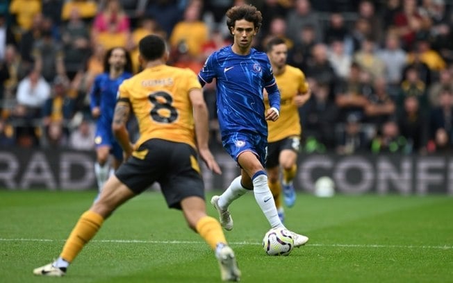 O meia-atacante português João Félix durante o jogo Wolverhampton-Chelsea, pela segunda rodada da Premier League no estádio Molineux em Wolverhampton, 25 de agosto de 2024 O meia-atacante português João Félix durante o jogo Wolverhampton-Chelsea, pela segunda rodada da Premier League no estádio Molineux em Wolverhampton, 25 de agosto de 2024