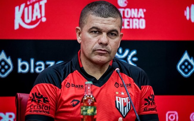 Umberto Louzer cobra uma postura diferente no duelo contra o Corinthians: “Vamos precisar ter um comportamento diferente” Umberto Louzer cobra uma postura diferente no duelo contra o Corinthians: “Vamos precisar ter um comportamento diferente”