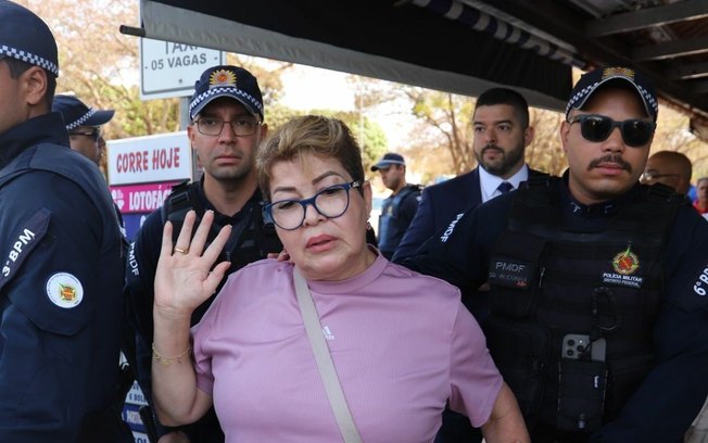 Presidente do SindSaúde-DF é detida durante protesto em frente ao Palácio do Buriti Presidente do SindSaúde-DF é detida durante protesto em frente ao Palácio do Buriti