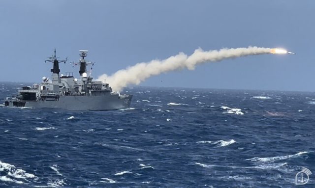 Marinha testa míssil antinavio em Cabo Frio para avaliar seu poder de combate