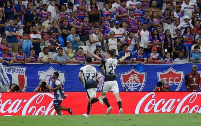 Corinthians vence o Fortaleza fora de casa e larga na frente na Sul-Americana Corinthians vence o Fortaleza fora de casa e larga na frente na Sul-Americana