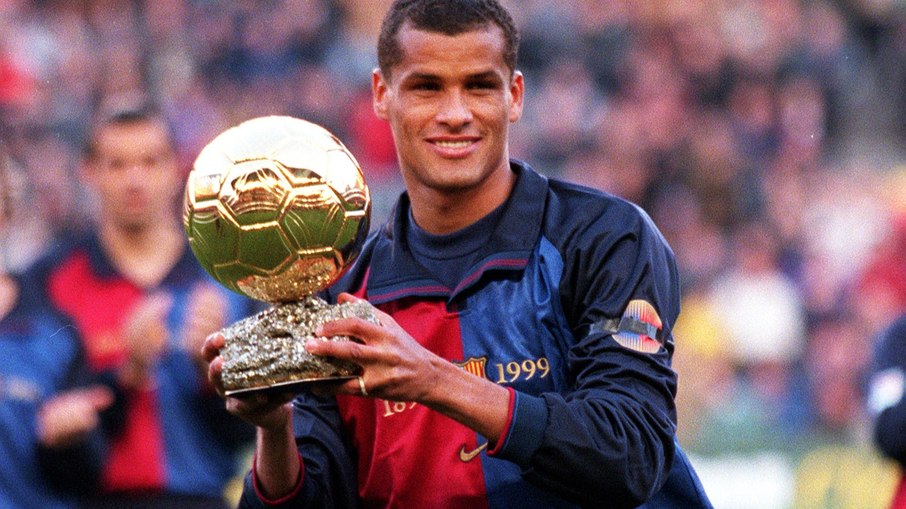 Rivaldo conquistou o prêmio Bola de Ouro em 1999 Rivaldo conquistou o prêmio Bola de Ouro em 1999