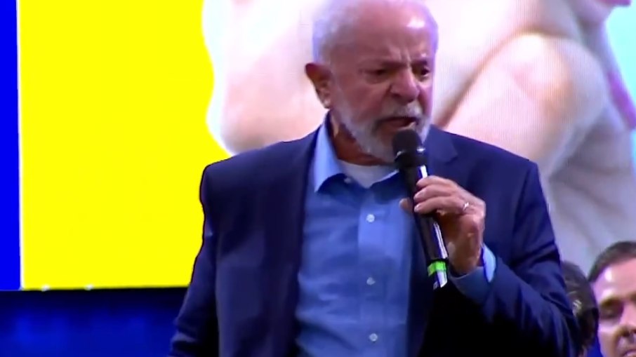 Lula discursando em cerimônia Lula discursando em cerimônia