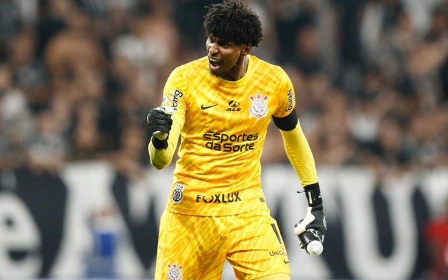 Apesar da derrota, Hugo Souza mantém a esperança para o jogo de volta: “vamos decidir em casa” Apesar da derrota, Hugo Souza mantém a esperança para o jogo de volta: “vamos decidir em casa”