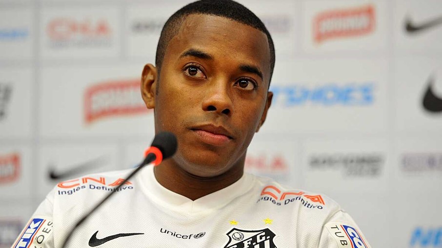 Robinho está na prisão há oito meses