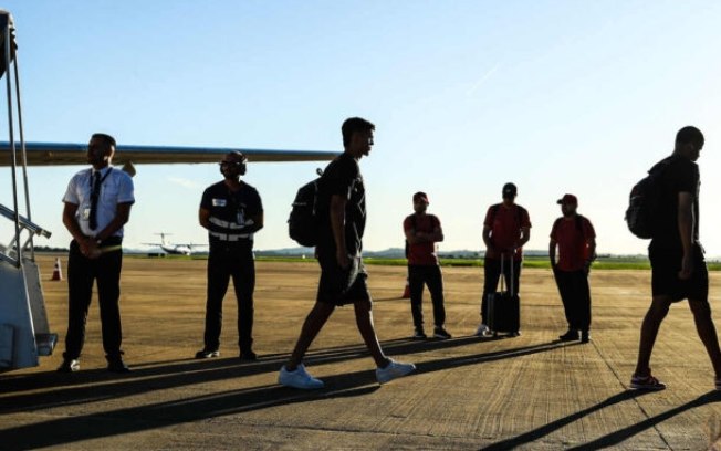 Rubro-Negro foi com elenco completo para partida que vale permanência contra o Atlético-MG Rubro-Negro foi com elenco completo para partida que vale permanência contra o Atlético-MG