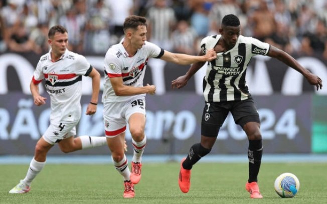 Igor Jesus reclamou da falta de tempo para celebrar o título brasileiro 
