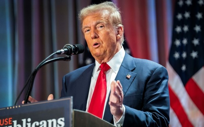 O presidente eleito dos Estados Unidos, Donald Trump, se refere ao caso do acobertamento de pagamento em troca do silêncio da ex-atriz pornô Stormy Daniels como uma caça às bruxas O presidente eleito dos Estados Unidos, Donald Trump, se refere ao caso do acobertamento de pagamento em troca do silêncio da ex-atriz pornô Stormy Daniels como uma caça às bruxas