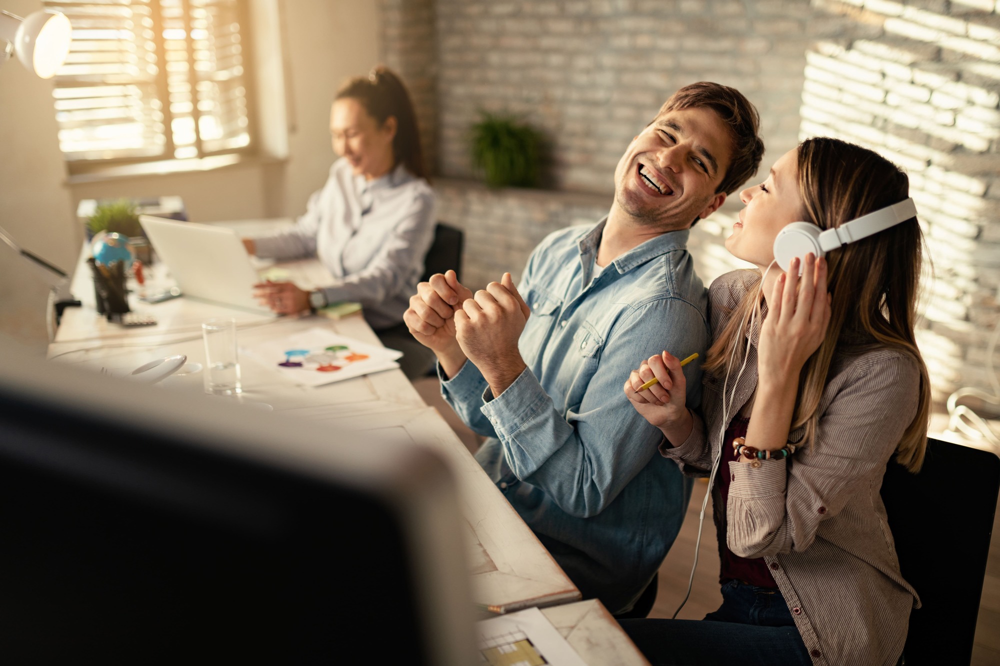 Três dicas práticas para ser mais feliz no trabalho em 2025