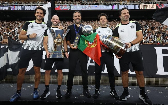 Artur Jorge revela oferta de time do Catar: “As propostas do mundo árabe são muito tentadoras” Artur Jorge revela oferta de time do Catar: “As propostas do mundo árabe são muito tentadoras”