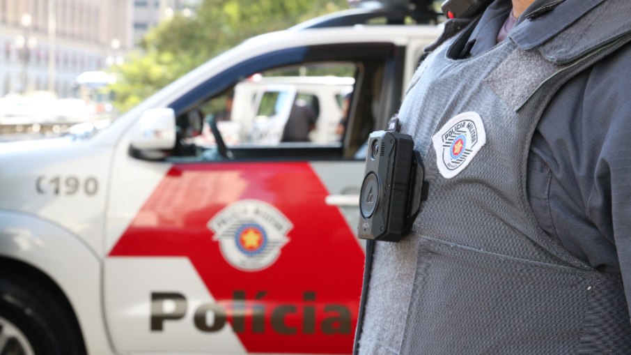 Grupo de Ações Táticas Especiais (GATE) precisou ser acionado e utilizou granadas para arrombar a entrada do imóvel Grupo de Ações Táticas Especiais (GATE) precisou ser acionado e utilizou granadas para arrombar a entrada do imóvel