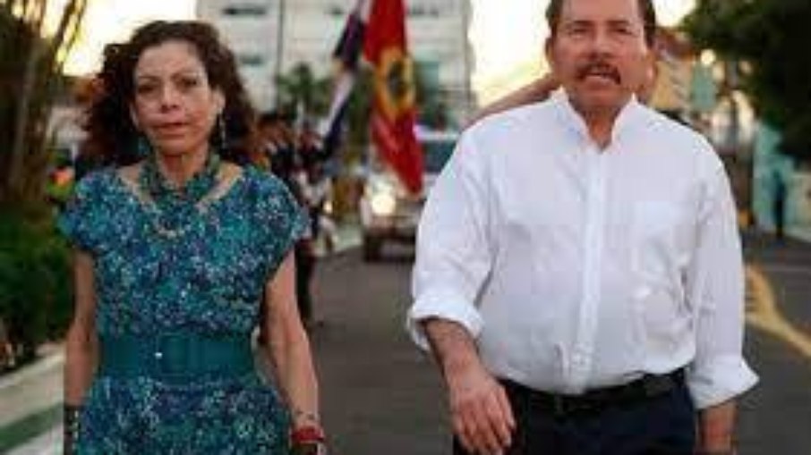 Daniel Ortega e a Rosario Murillo tomam crontele da Niquarága 