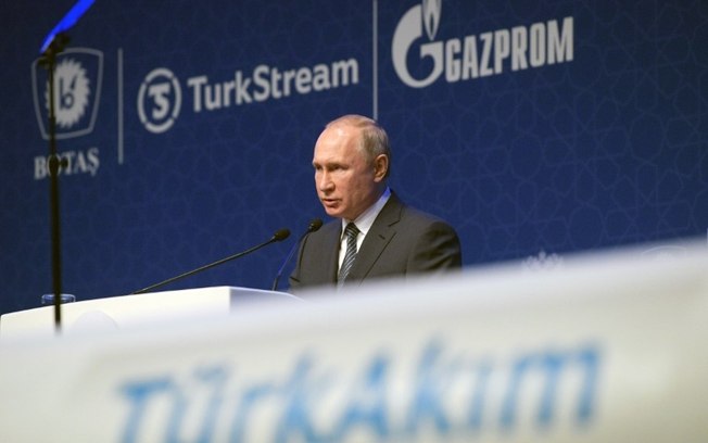 (Arquivo) O presidente russo, Vladimir Putin, discursa durante a cerimônia de abertura do gasoduto TurkStream em 8 de janeiro de 2020 em Istambul