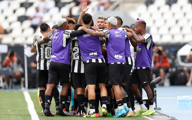 Jogadores do Botafogo exigem pagamento de premiações antes da reapresentação
