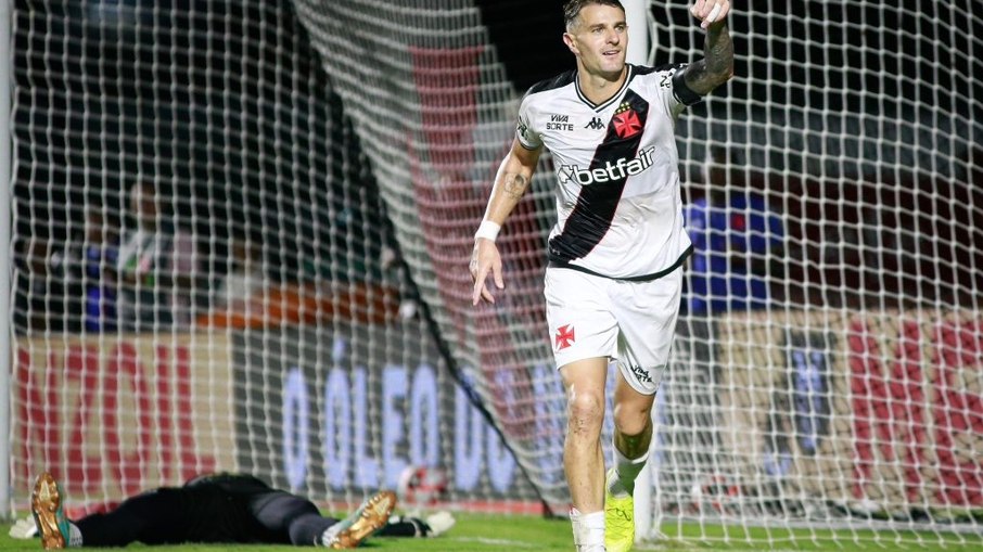Vegetti é o artilheiro do Vasco no Campeonato Carioca