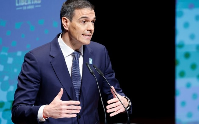 O primeiro-ministro espanhol, Pedro Sanchez, faz o discurso de abertura durante o primeiro evento do 