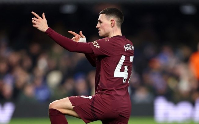 Manchester City goleia Ipswich Town e volta ao G4 da Premier League