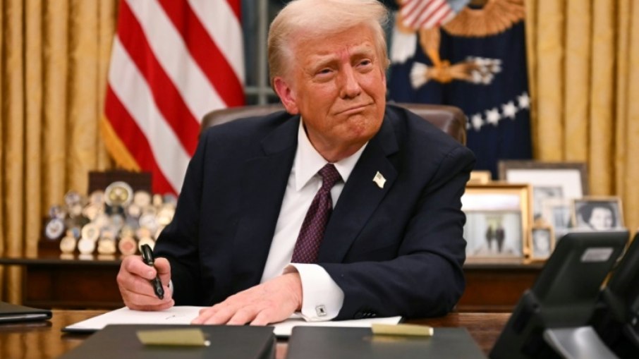 Presidente Trump quer garantir que auxílios governamentais estejam de acordo com ideais governamentais dele Presidente Trump quer garantir que auxílios governamentais estejam de acordo com ideais governamentais dele