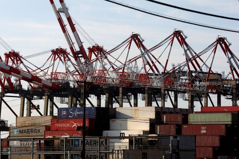 © Reuters. Porto de Newark, em Nova Jersey, EUA
04/10/2024. REUTERS/Mike Segar/File Photo