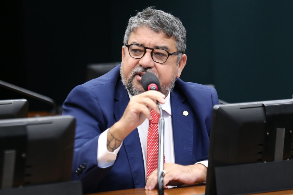 Quaquá: “Não posso industrializar minha cidade com uma bosta de uma empresa que eu não consigo ligar uma geladeira”