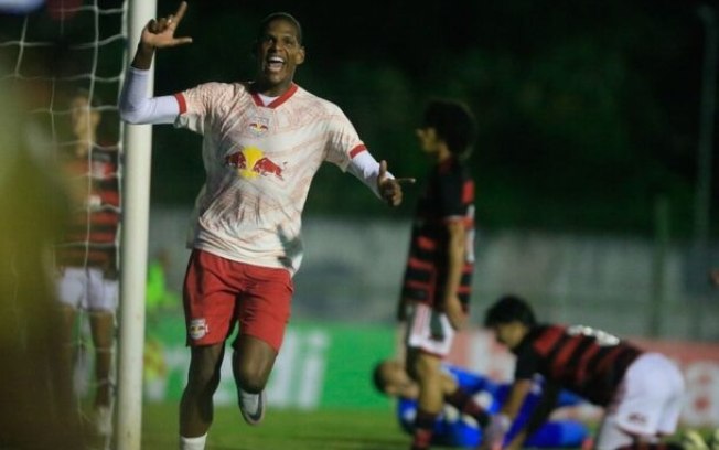Raoni em comemoração do gol pelo Bragantino Raoni em comemoração do gol pelo Bragantino