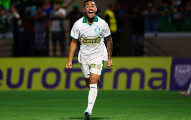 Riquelme Fillipi celebra um de seus dois gols para o Palmeiras, líder do Grupo 17 e classificado à próxima fase da Copinha