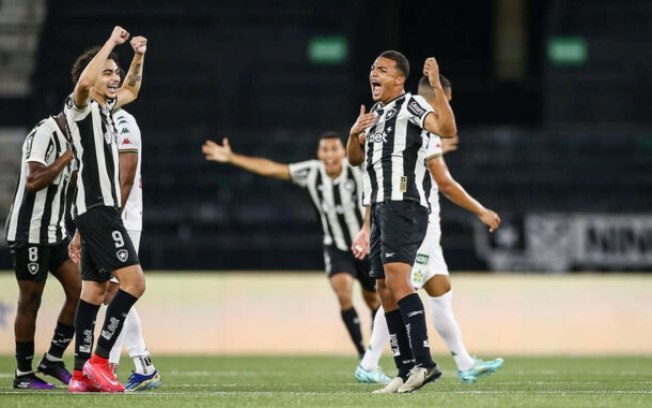 Kayke na comemoração do gol pelo Botafogo