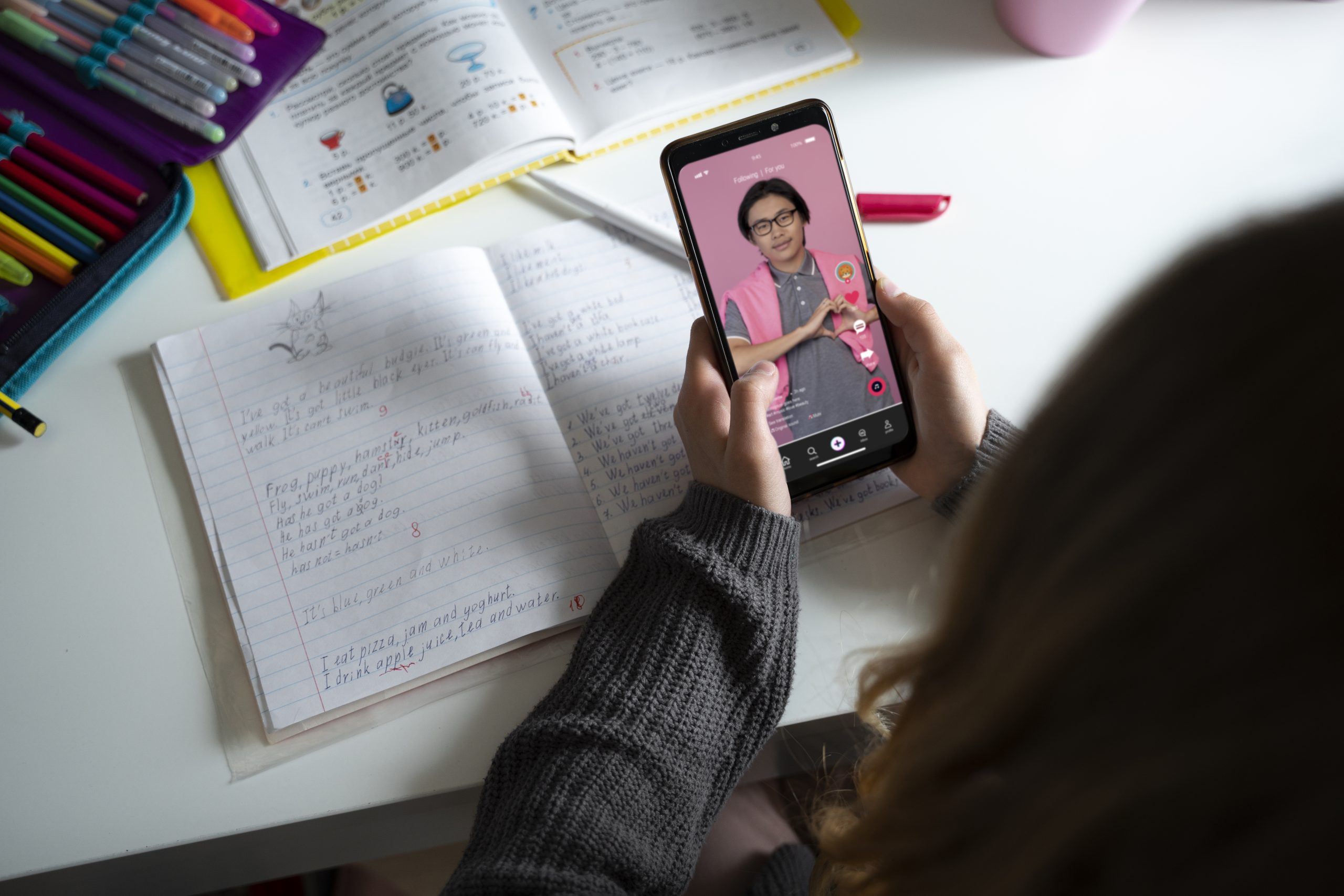 Proibição do uso de celulares nas escolas pode causar ansiedade e irritabilidade