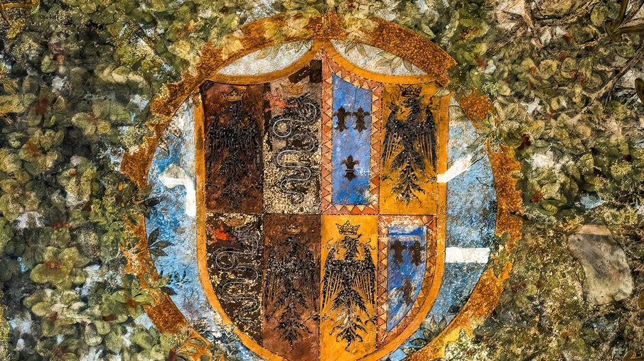 Da Vinci foi responsável por pintar afrescos no teto do castelo Sforza