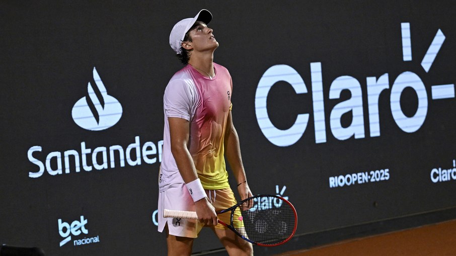 João Fonseca caiu na primeira rodada do Rio Open
