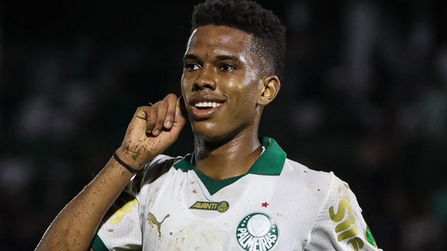 Estêvão nunca marcou em clássicos pelo Palmeiras Estêvão nunca marcou em clássicos pelo Palmeiras